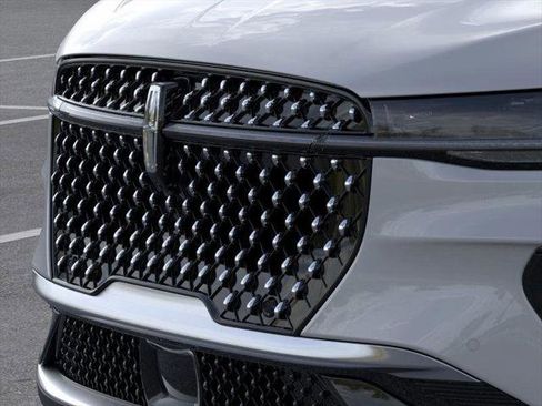 New 2026 Lincoln Nautilus Premier image 17