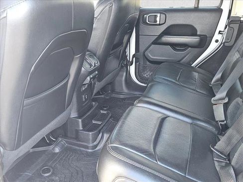 Used 2020 Jeep Wrangler Unlimited Sahara image 19
