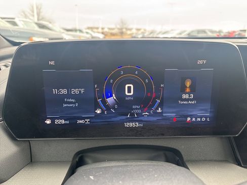 Used 2025 Chevrolet Traverse LT w/ Sun and Wheel Package image 24