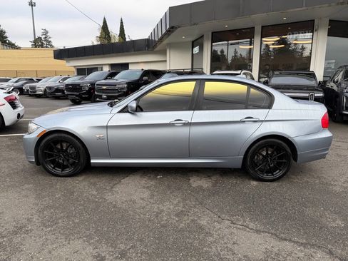 Used 2011 BMW 328i xDrive Sedan AWD/4WD image 2