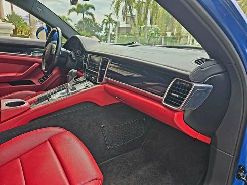 Used 2015 Porsche Panamera S image 78