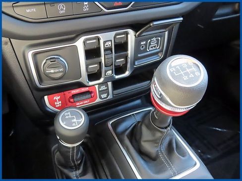 Certified 2024 Jeep Wrangler Unlimited Rubicon image 15