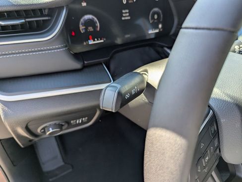 New 2025 Jeep Grand Cherokee Altitude AWD/4WD image 21