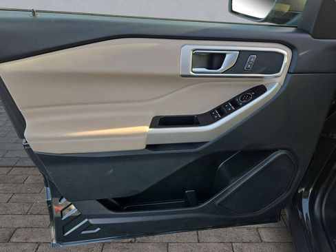 Certified 2023 Ford Explorer XLT w/ Equipment Group 202A image 10