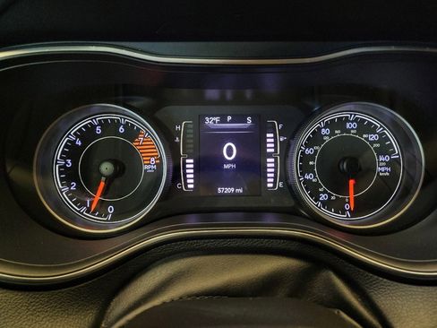 Used 2019 Jeep Cherokee Latitude Plus image 23