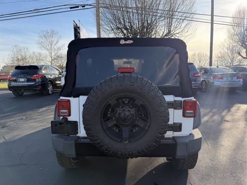Used 2014 Jeep Wrangler Unlimited Sahara AWD/4WD image 6
