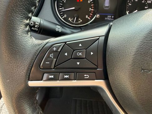 Used 2020 Nissan Rogue SV AWD/4WD image 16