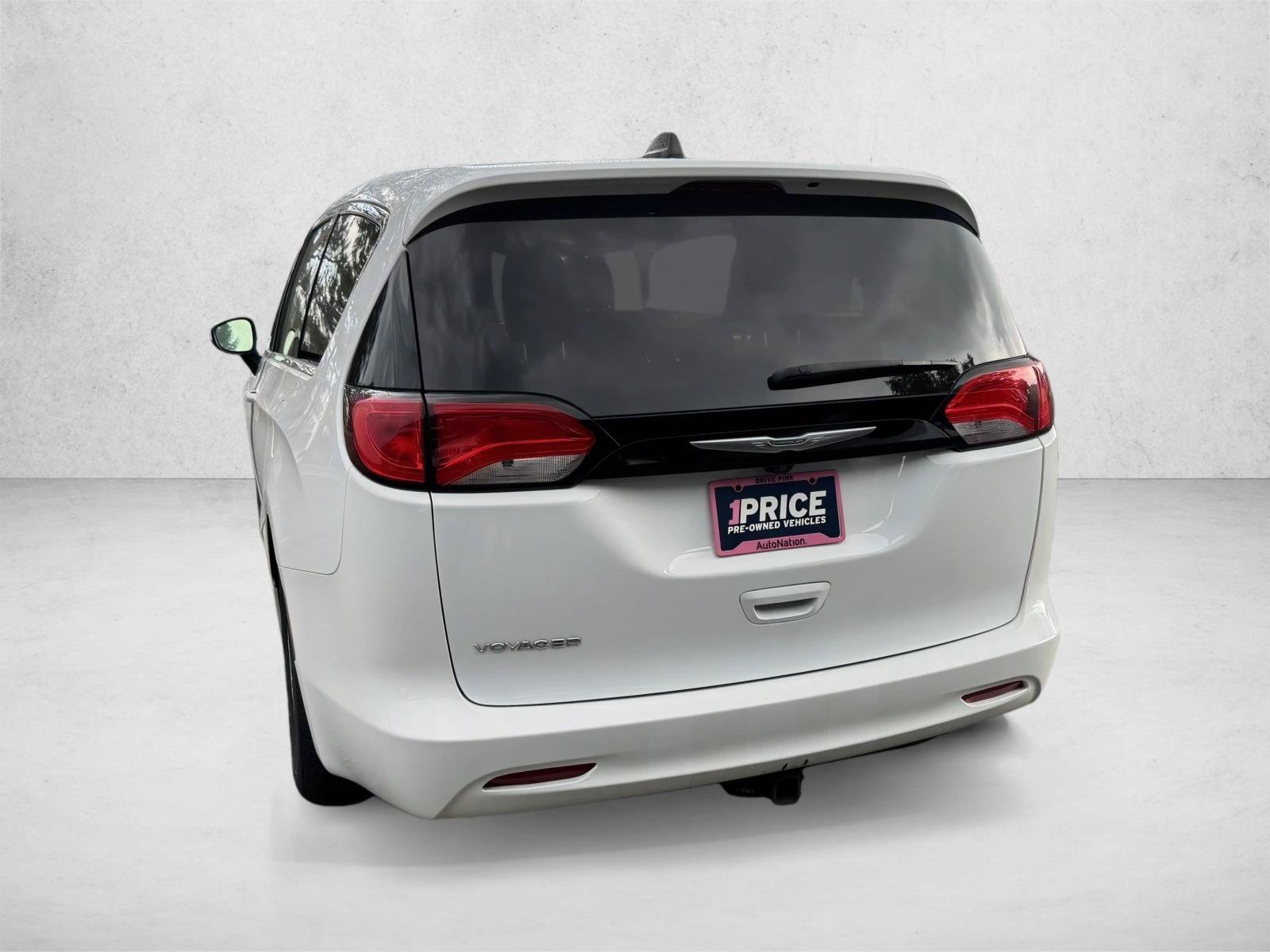 Used 2022 Chrysler Voyager LX FWD image 5