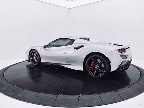 Used 2022 Ferrari F8 Tributo RWD image 21