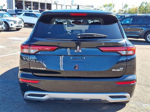 Used 2024 Mitsubishi Outlander SE image 5