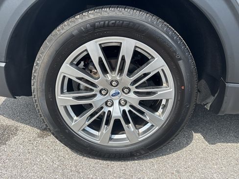 Certified 2025 Ford Explorer Platinum RWD image 39