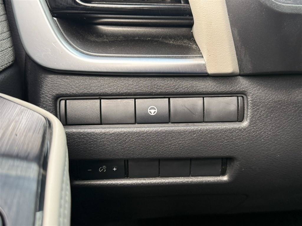 Used 2022 Nissan Rogue SV AWD/4WD image 30