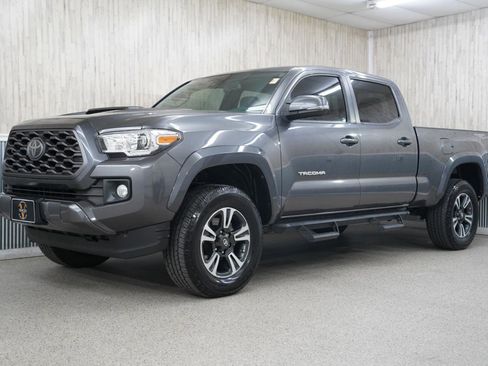 Used 2018 Toyota Tacoma TRD Sport image 4