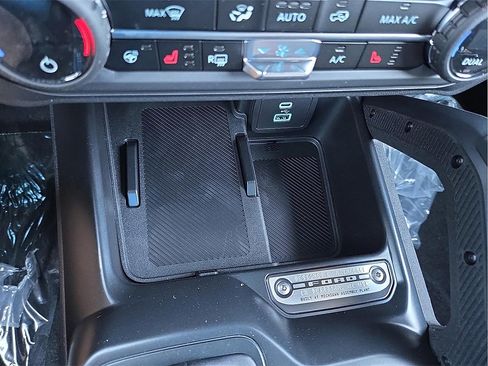 New 2025 Ford Bronco Outer Banks w/ Sasquatch Package image 17