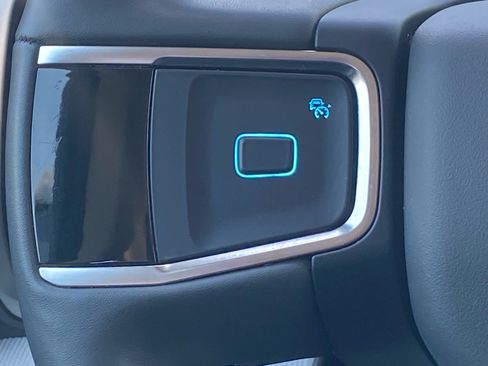 Certified 2025 Ford Expedition Active AWD/4WD image 9