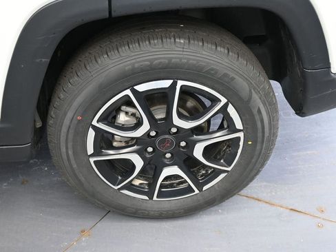 Used 2025 Jeep Compass Trailhawk AWD/4WD image 14