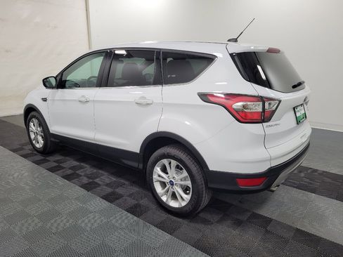 Used 2017 Ford Escape SE w/ SE Cold Weather Package AWD/4WD image 3