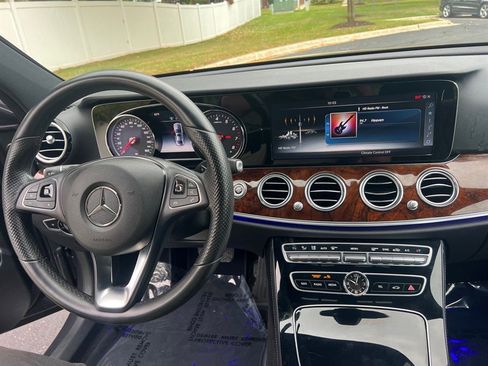 Used 2017 Mercedes-Benz E 300 4MATIC image 17