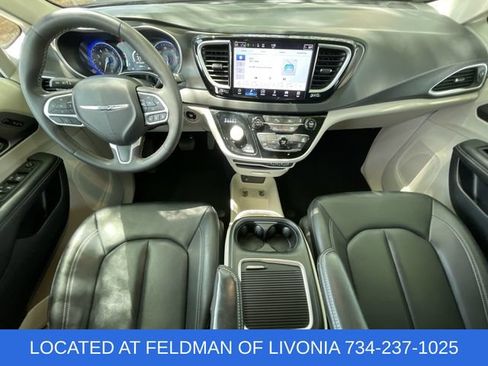 Used 2024 Chrysler Pacifica Touring-L FWD image 19