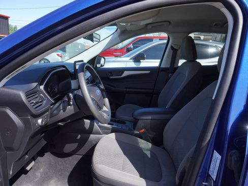 Used 2022 Ford Escape SE image 2