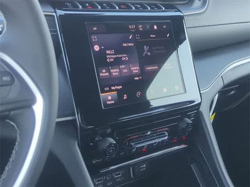 New 2025 Jeep Grand Cherokee Laredo image 27