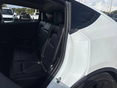 Used 2022 Tesla Model Y Performance AWD/4WD image 11