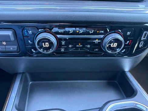 Used 2023 Chevrolet Silverado 1500 High Country w/ Technology Package AWD/4WD image 34