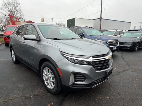 Used 2023 Chevrolet Equinox LT image 2