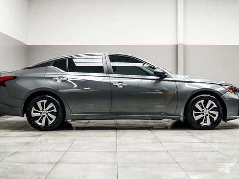 Used 2024 Nissan Altima 2.5 S FWD image 6