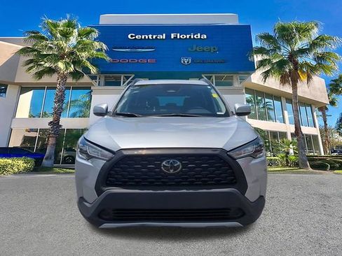 Used 2023 Toyota Corolla Cross LE FWD image 3