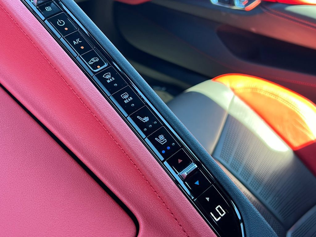 Used 2020 Chevrolet Corvette Stingray Preferred Cpe w/ 2LT Preferred Equipment Group RWD image 33