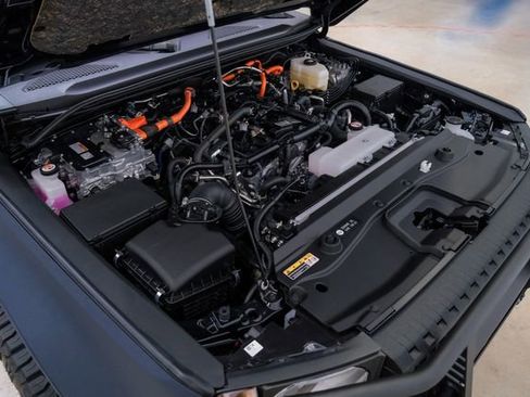 Used 2025 Toyota Land Cruiser image 70