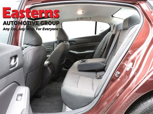 Used 2024 Nissan Altima 2.5 SV w/ SV Premium Package AWD/4WD image 21