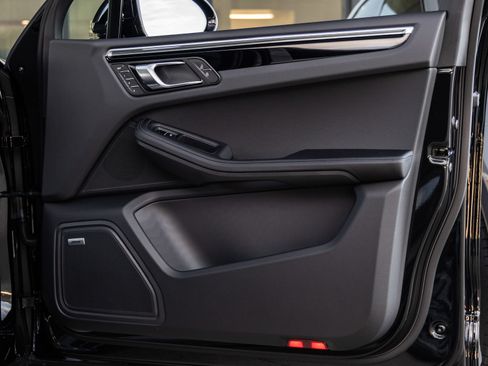 Certified 2026 Porsche Macan AWD/4WD image 39