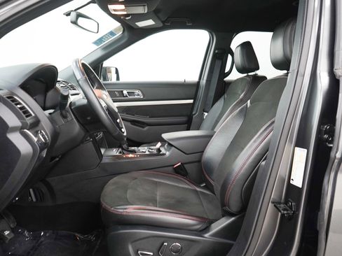 Used 2018 Ford Explorer XLT w/ Equipment Group 202A AWD/4WD image 26