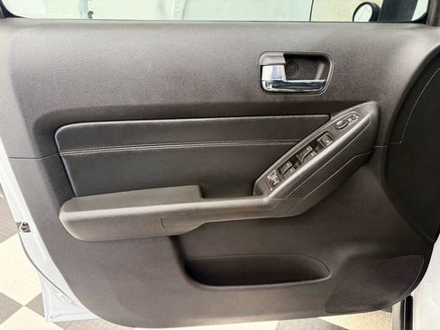 Used 2009 HUMMER H3T AWD/4WD image 14