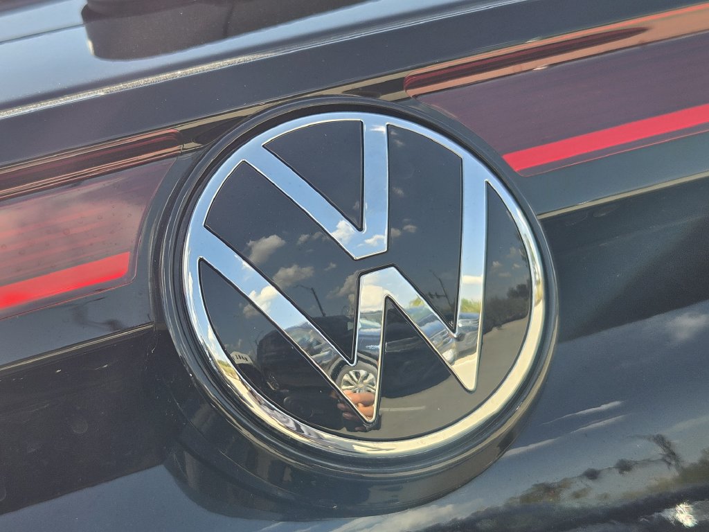 Used 2025 Volkswagen Tiguan SE R-Line AWD/4WD image 9