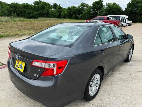 Used 2012 Toyota Camry LE image 4