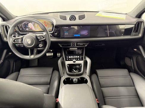 New 2025 Porsche Cayenne Turbo image 28