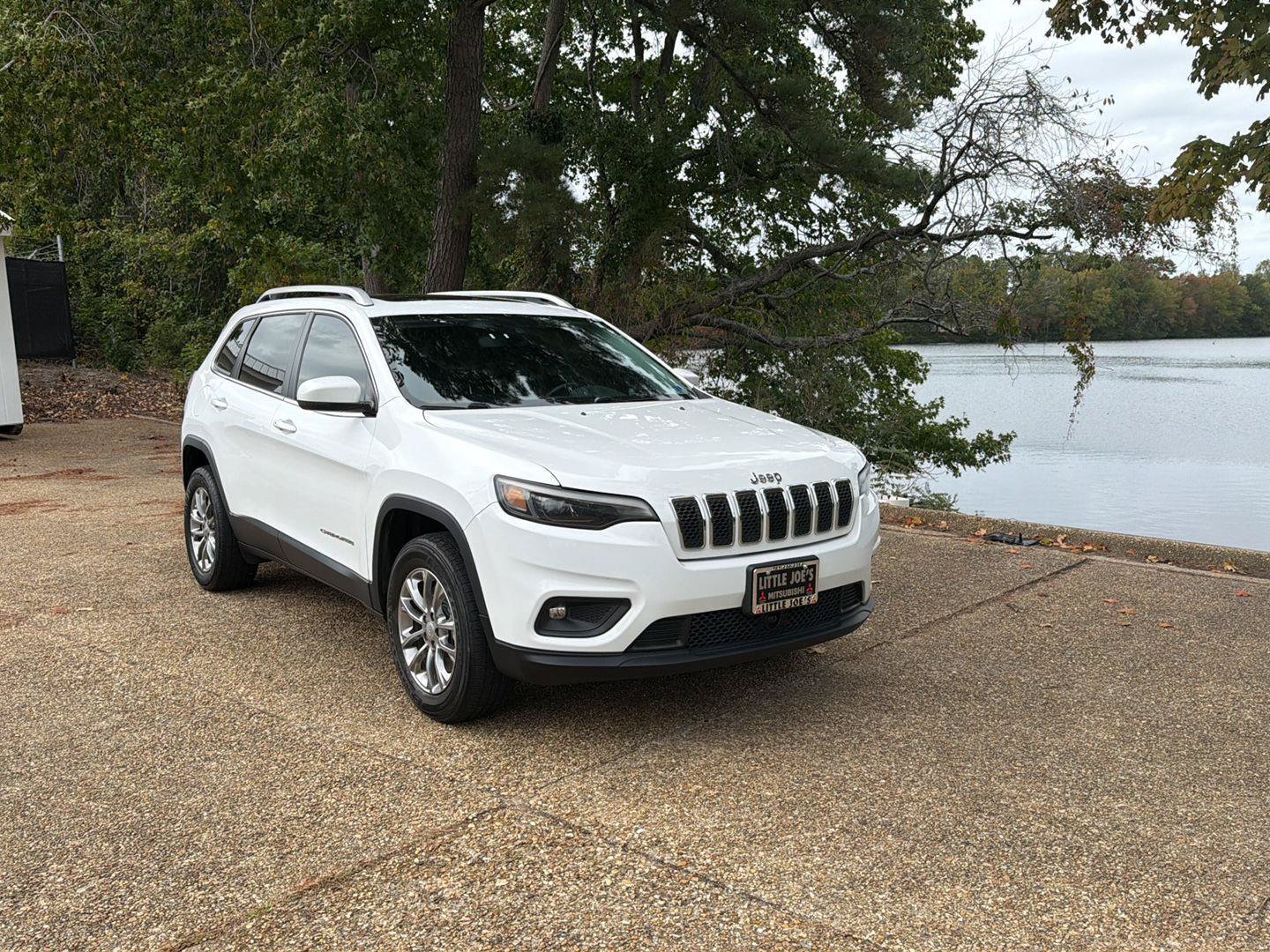 Used 2021 Jeep Cherokee Latitude Plus w/ Sun & Sound Group AWD/4WD image 1