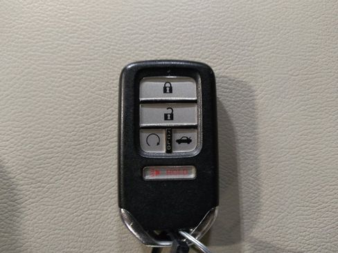 Used 2018 Honda Accord Touring image 32