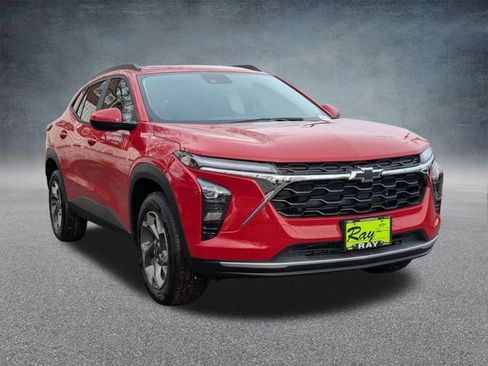 Used 2026 Chevrolet Trax LT w/ Driver Confidence Package FWD image 1