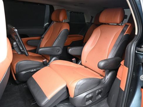 Used 2024 Kia Carnival SX Prestige FWD image 32