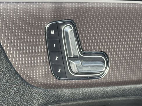 Used 2023 Mercedes-Benz EQB 300 4MATIC image 19