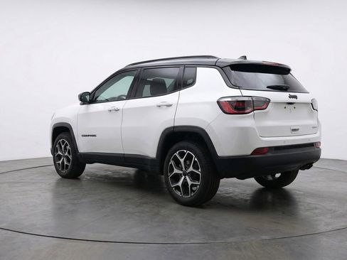 Used 2025 Jeep Compass Limited AWD/4WD image 5