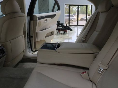 Used 2008 Lexus LS 460 L w/ Preferred Accessory Pkg RWD image 95