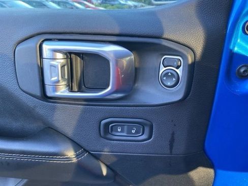 Used 2024 Jeep Wrangler Unlimited Sahara AWD/4WD image 19