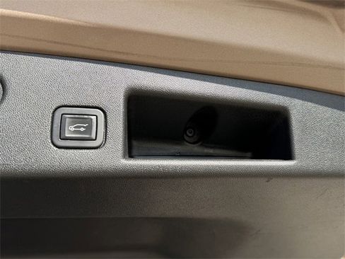 Used 2019 Chevrolet Equinox LT w/ Driver Convenience Package image 29