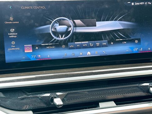 Certified 2024 BMW X7 xDrive40i w/ Executive Package AWD/4WD image 13