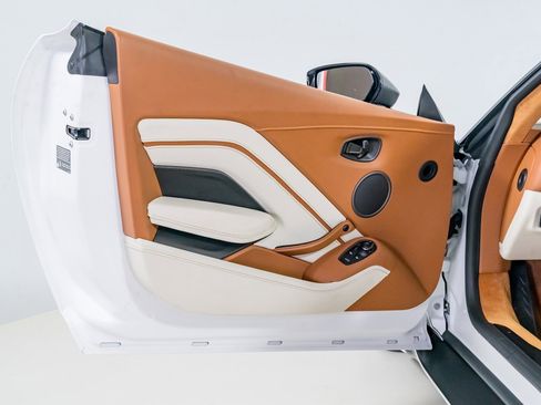 Used 2023 Aston Martin V12 Vantage image 16